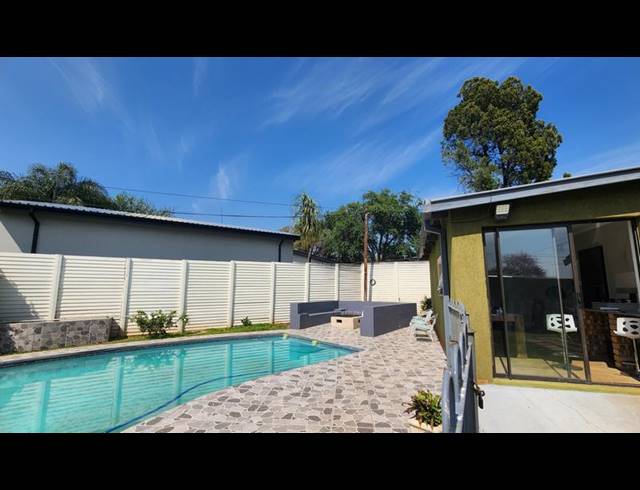 4 BEDROOM HOUSE FOR SALE IN SINOVILLE